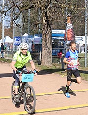 Schnellster Läufer 10 km (©Foto. Martin Schmitz)